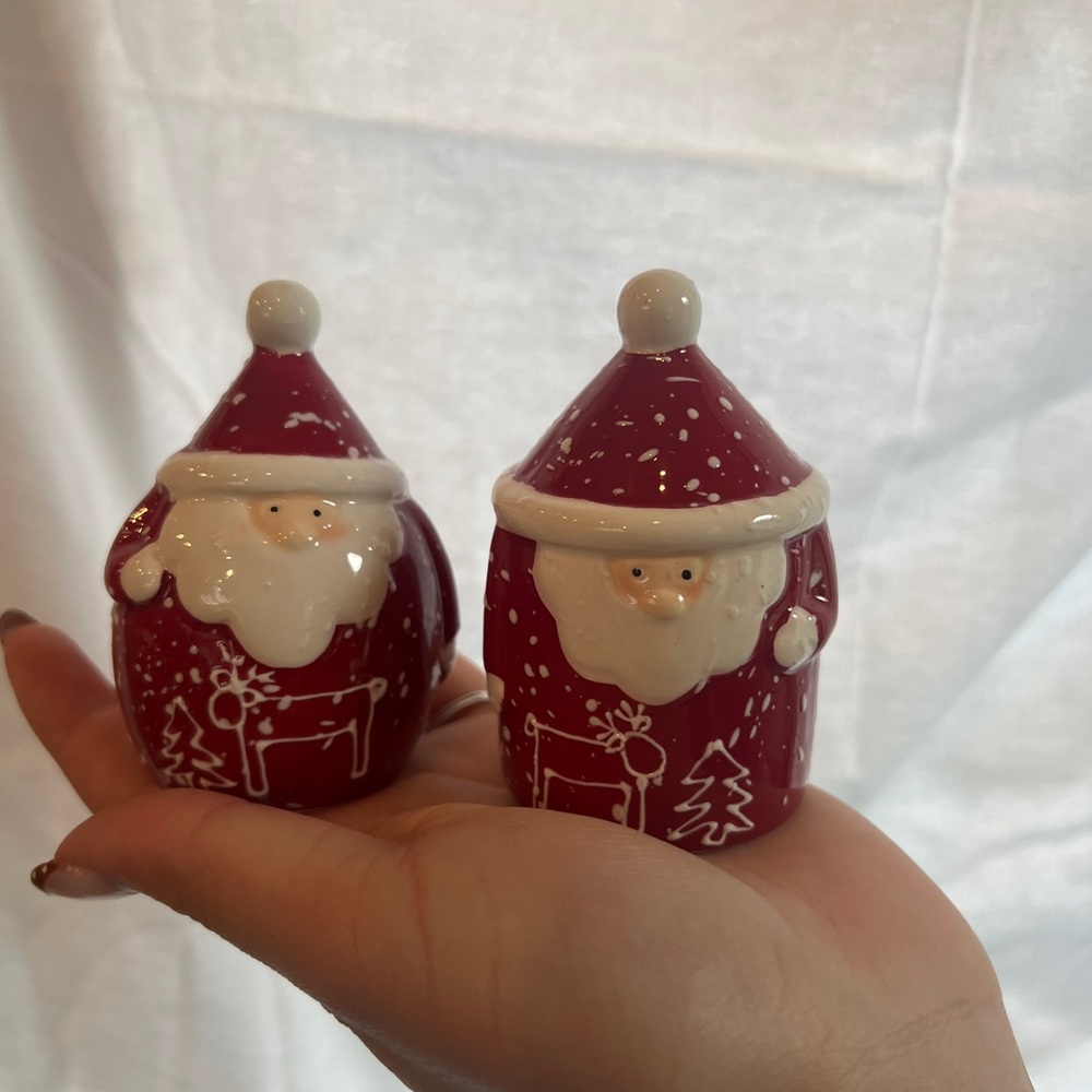 Festive Red Santa Ceramic salt & pepper Set - Holiday Home Décor